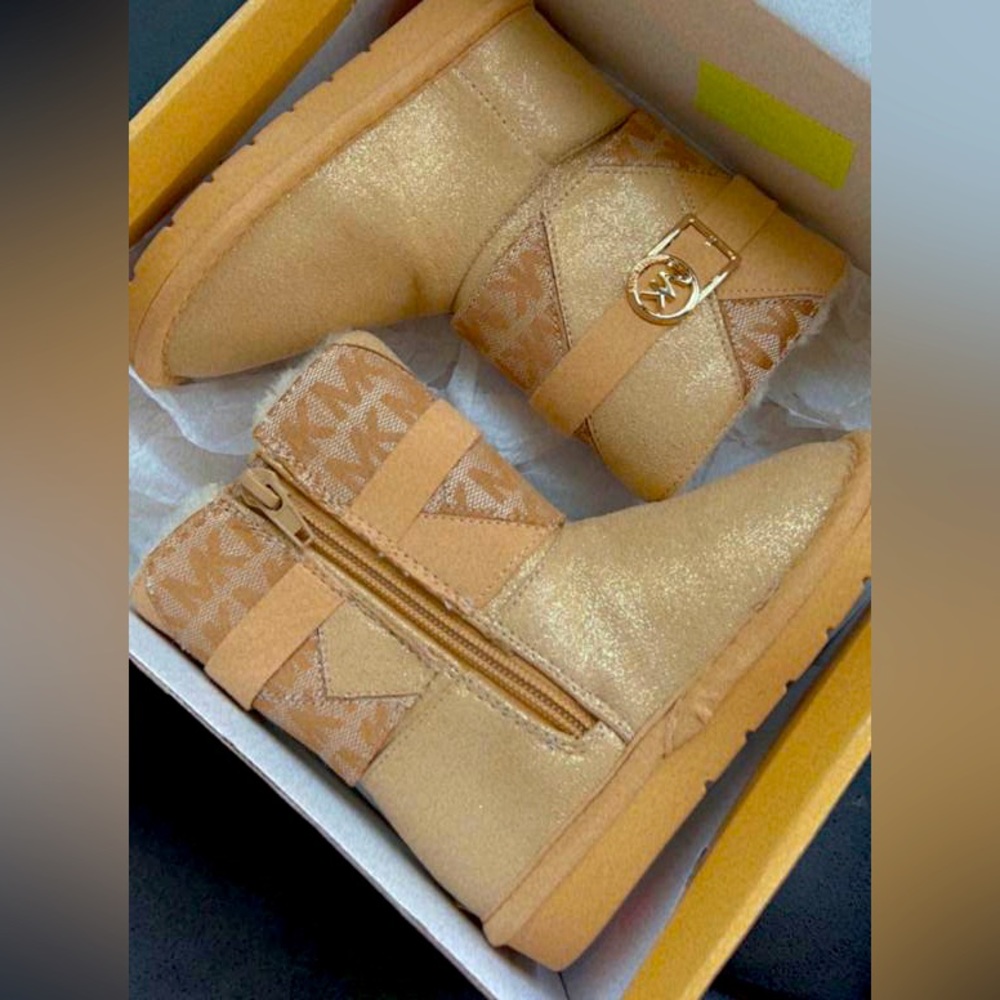 MK girls boots New in box